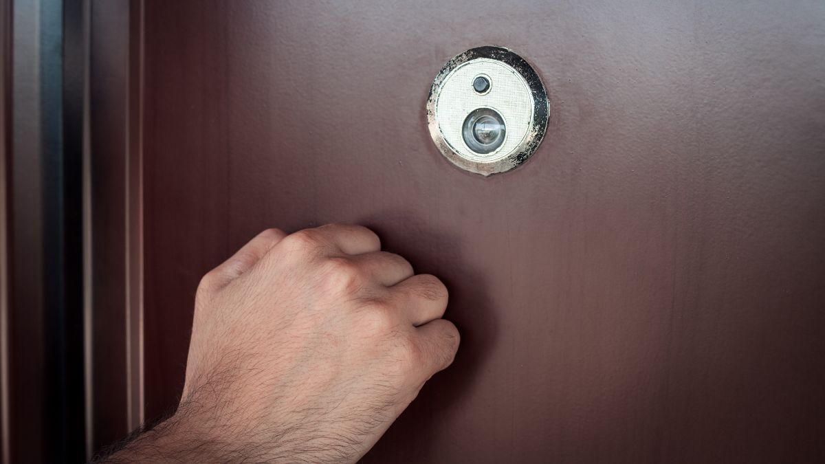 knocking on door